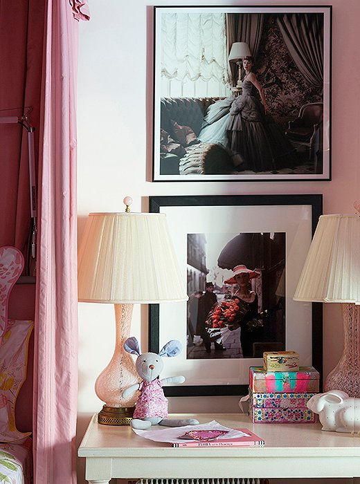 A color-coordinating rounded finial adds simple polish to a bedside lamp. Photo by Lesley Unruh.
