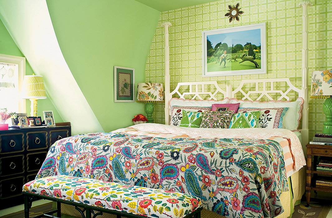 United by green and varied in scale, this bedroom’s seven prints appear perfect together.
