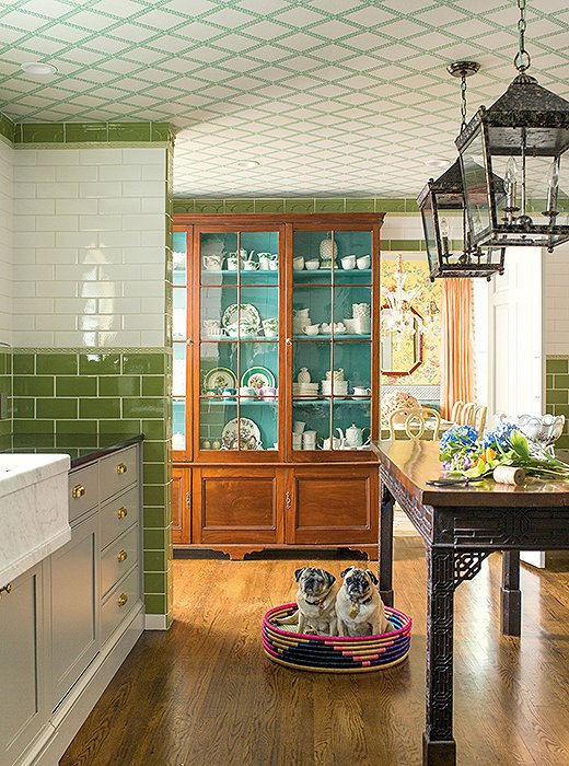 Chinoiserie details and wallpaper with a trellis motif add interest in John and Jason’s own kitchen.
