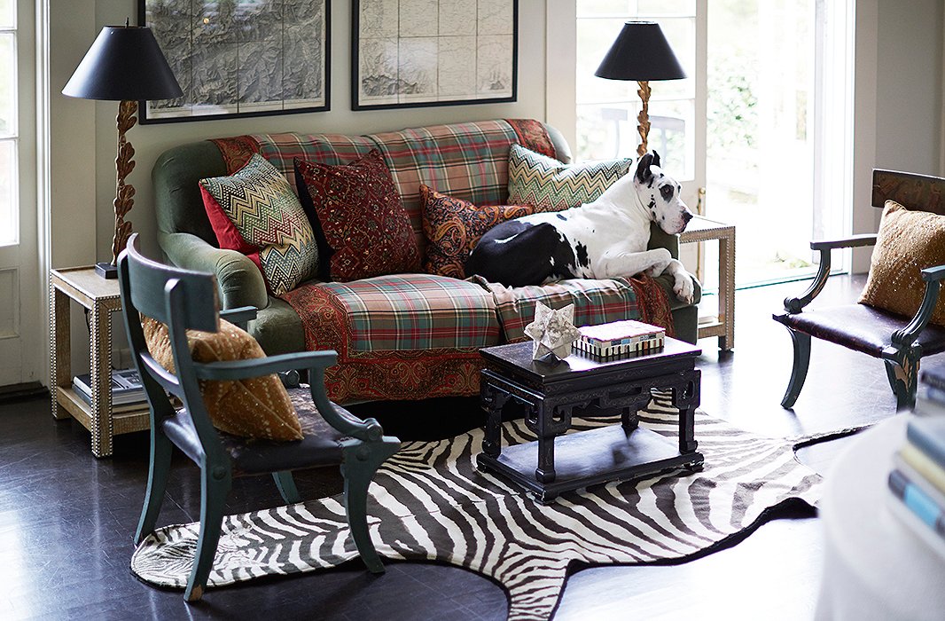 Pillows and throws in mismatched patterns make this sitting area even more welcoming. And yes, in most English cottages the dogs are allowed on the furniture. Photo by Manuel Rodriguez. Room design by Dransfield & Ross.
