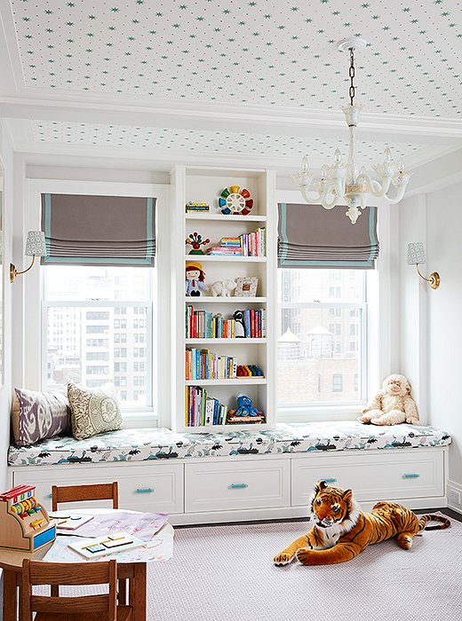 9 Foolproof Bookshelf Decorating Ideas, How To Style A Bookcase With Bookshelf On Top Of Screen