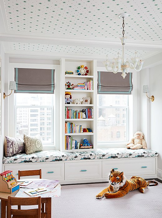 Wallpaper was applied to the ceiling in the children’s bedroom to conjure up images of a starry sky.
