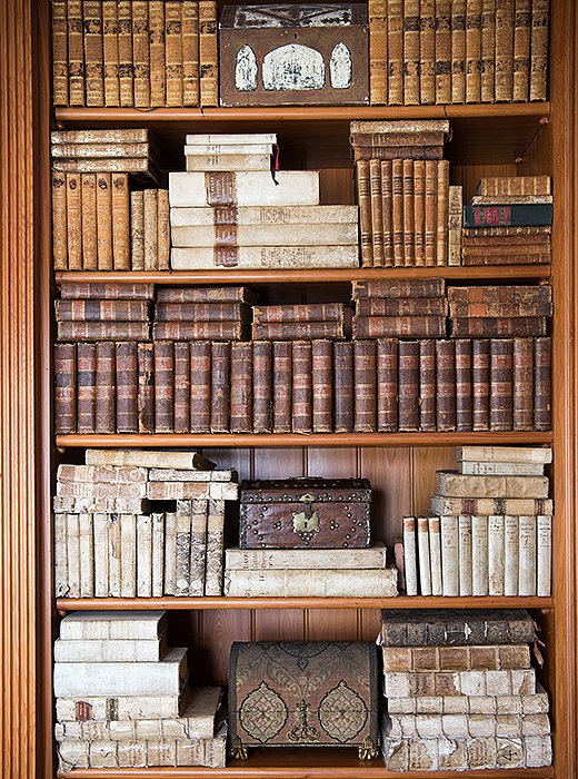 Perusing vintage bookshops in Paris is nothing less than a delight. Photo by Paul Costello.
