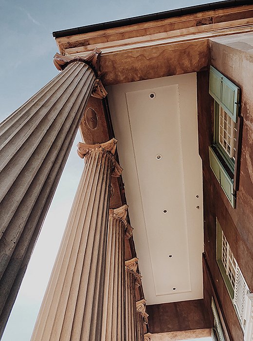 Don’t forget to look up: Grand Charleston homes come with equally grand porches—often stacked two or three stories high—known locally as piazzas.
