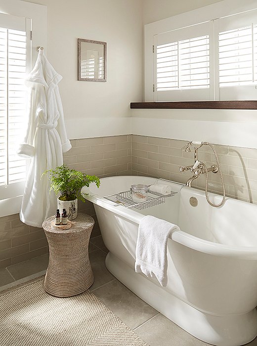 European-style soaking tubs, heated floors, and products by Côte Bastide encourage indulgence and self-care.
