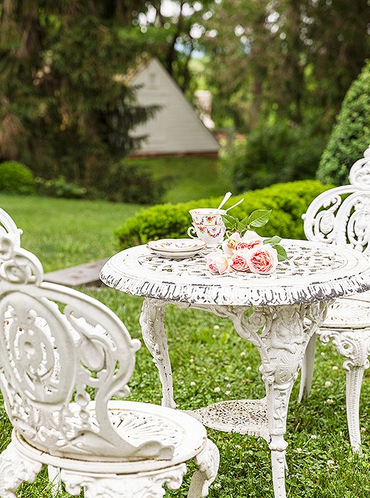 Elizabeth found the 19th-century wrought-iron furniture at an antiques store—it brings a whimsical, leisurely atmosphere.
