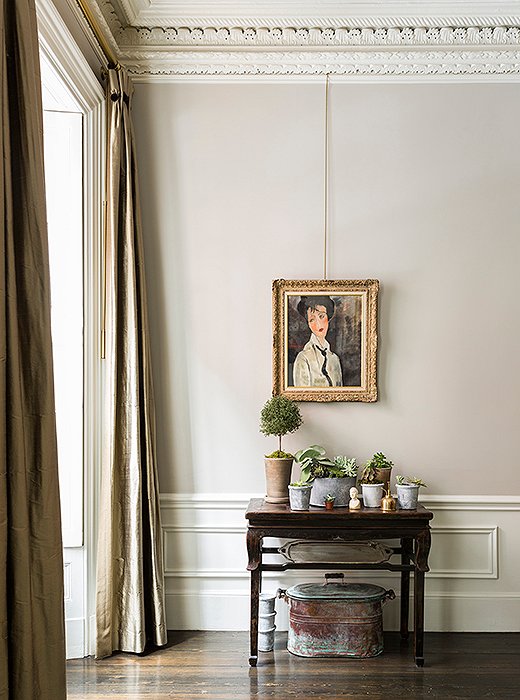 In the living room, a romantic portrait by Nina’s mother, artist Mira Goldberg, hangs above an Indonesian altar table that Nina made into a perfect plant stand: “I find corners of rooms need a little life, so it’s best to keep plants there.”
