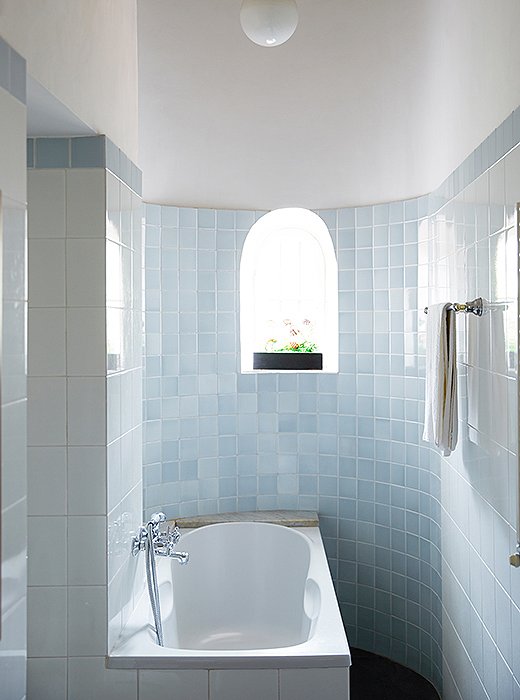 Of this bathroom’s rounded shape—which gives it a chapellike atmosphere—Peter says, “This space was originally a servant’s staircase. Now when you’re lying in the bath, you can see the round opening up top.”
