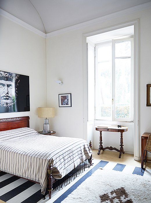 Above the guest room bed hangs a photograph by Olivier Roller of a bust of Lucius Verus, who was co-emperor of Rome with Marcus Aurelius.
