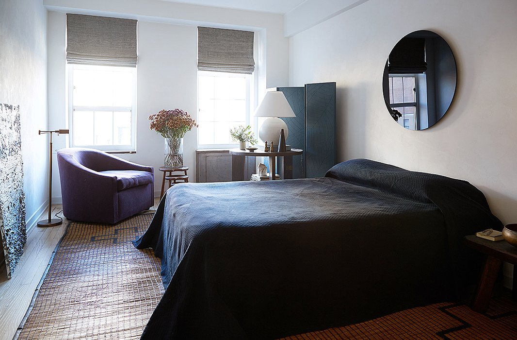 The interplay between purity and sexiness is evident in the bedroom; as Samuel says, “I went for a monastic feeling in the bedroom. No headboard, no elaborate bedding. It’s simple, but with a darker palette.”
