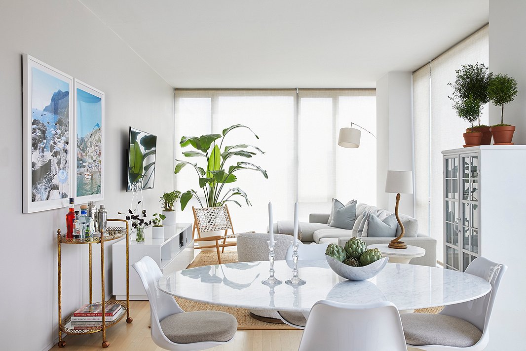 Find the sectional sofa here and the framed photos by Natalie Obradovich (La Fontelina Umbrellas and Positano Arrival) here. Design by Christina Nielsen; photo by Genevieve Garruppo.
