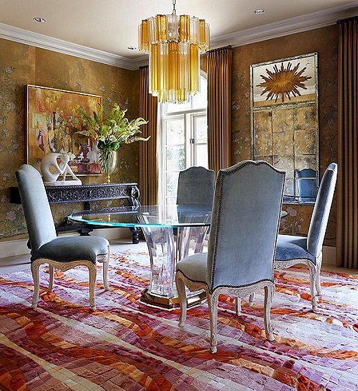 “I love the de Gournay wallpaper but wanted to make it feel fresh and chic,” says Dennis. He paired it with a graphic rug, punchy art, and a Lucite table. “The more-traditional pieces like the antique Anglo-Indian console and the Italian wall brackets help the space not to become glam,” he says.

