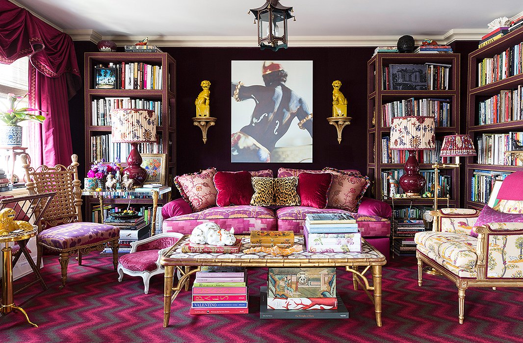 Foo dogs, bamboo-style furnishings, pagoda motifs, ginger jars: Nearly every style of chinoiserie is present in designer Alex Papachristidis’s New York living room.
