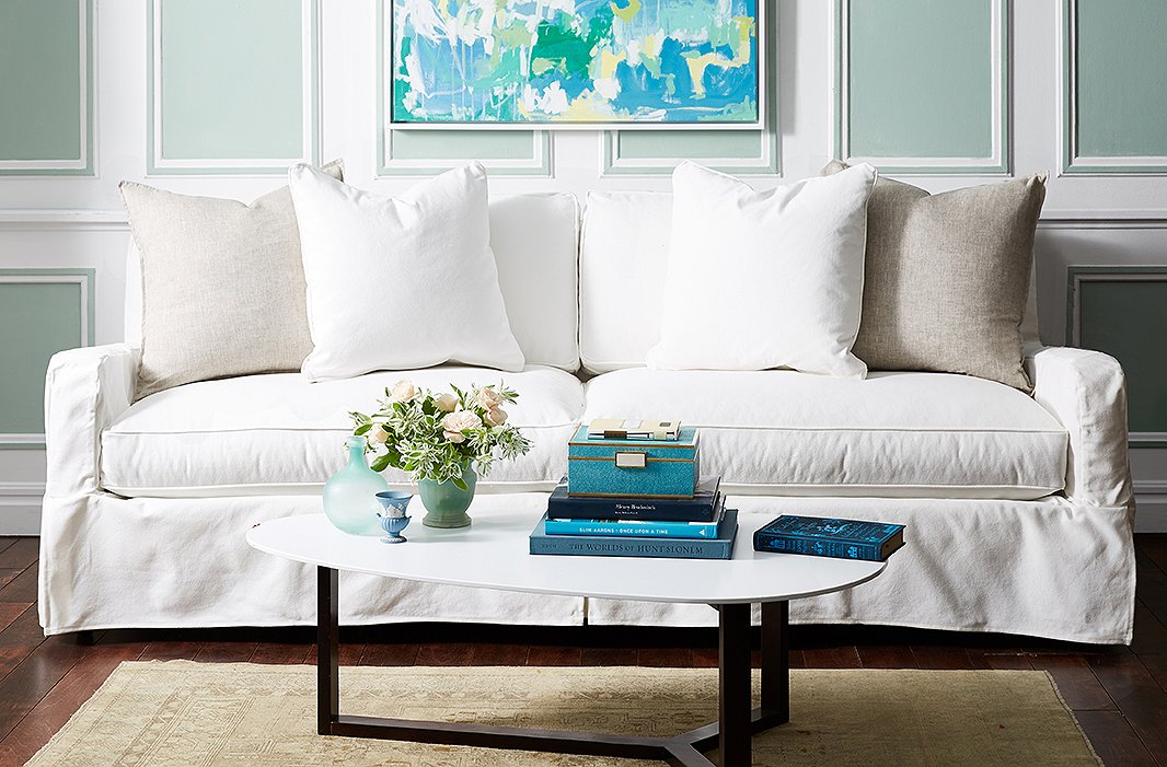Your Guide To Styling Sofa Throw Pillows, How To Display Pillows On A Sofa