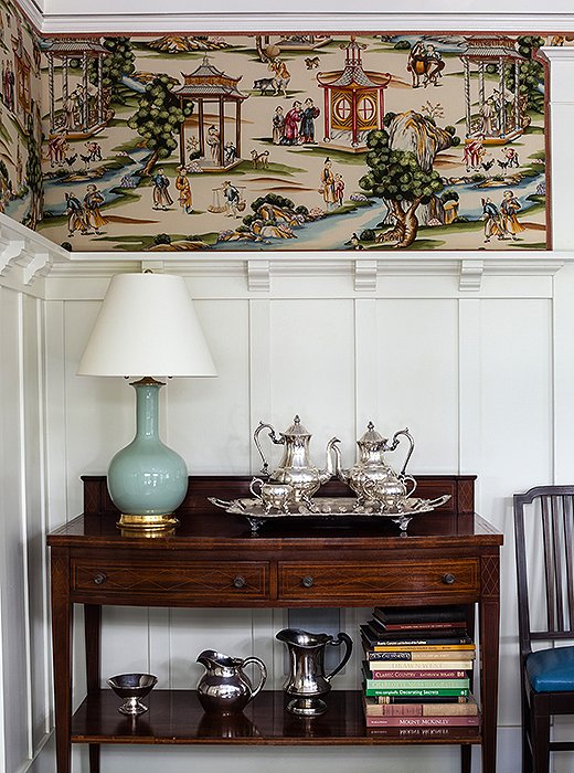 Scenes of leisure are a popular motif in chinoiserie-inspired wallpaper.
