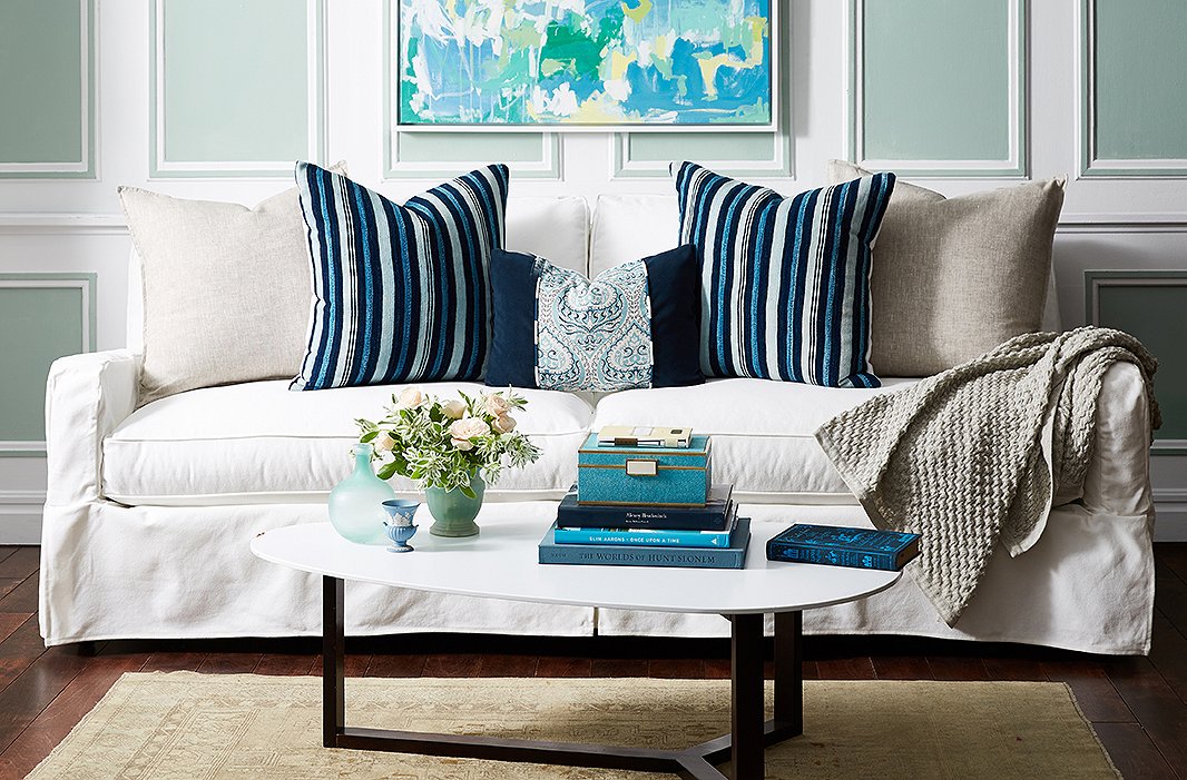 Your Guide To Styling Sofa Throw Pillows, What Size Coffee Table For 92 Inch Sofa