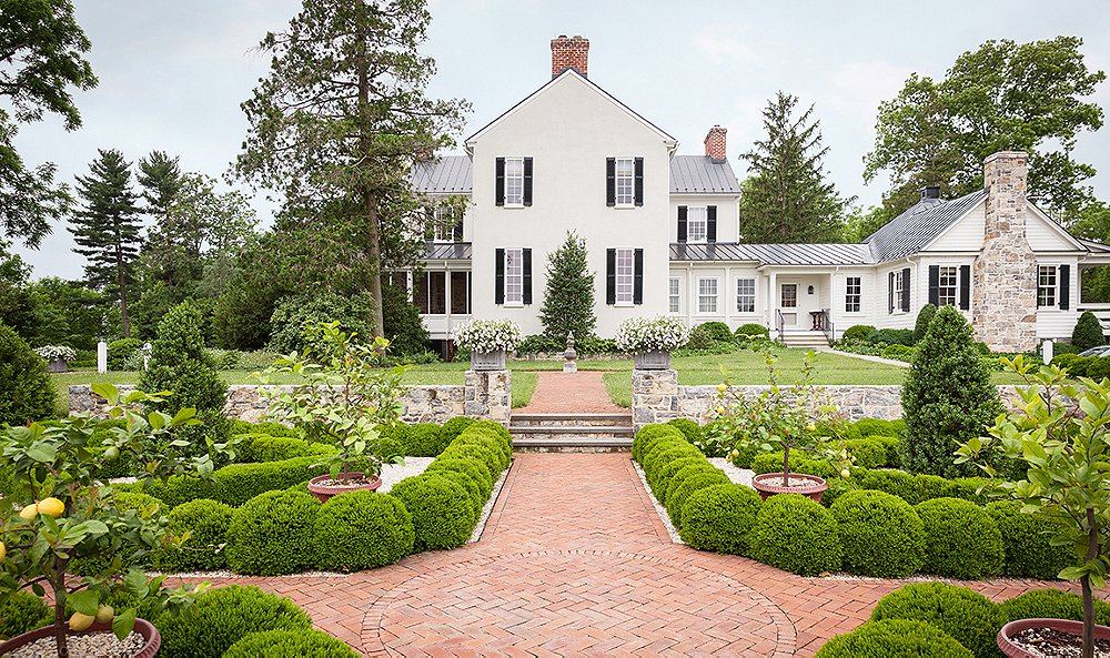 6 Secrets for a Formal Garden That’s Also Fun