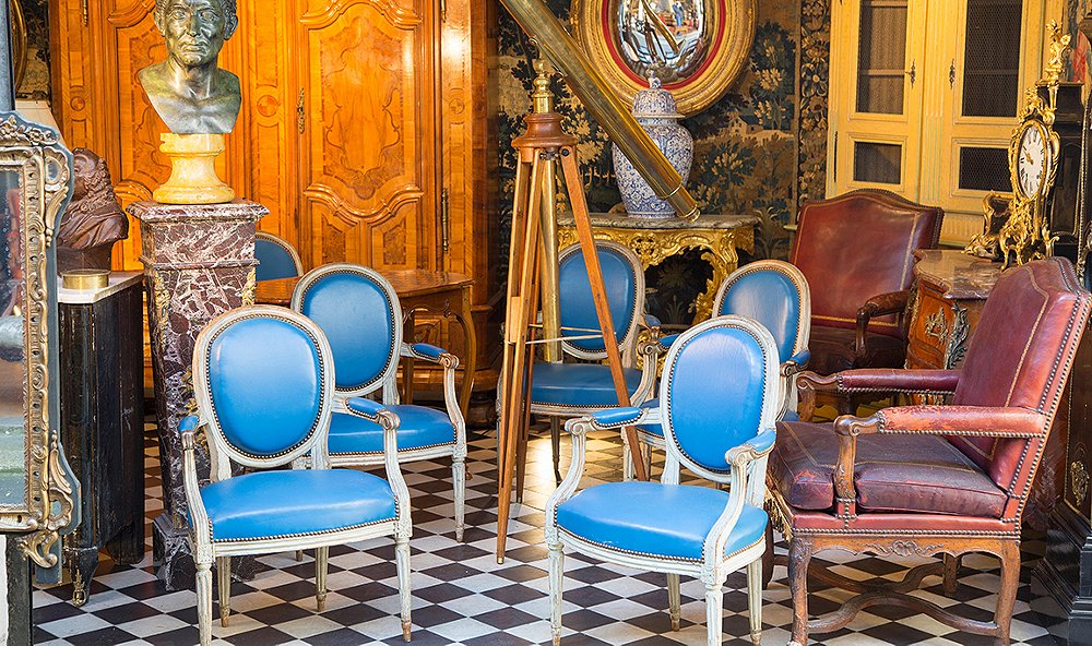 A Guide to the Paris Antiquing Scene