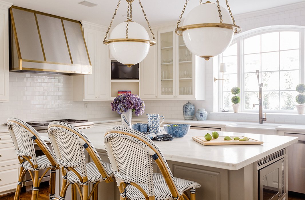 Paloma completely reworked the kitchen’s layout during the renovation process. Moving the stove from the island to the wall freed up space for a central worktop and pair of oversize pendants (find similar here).
