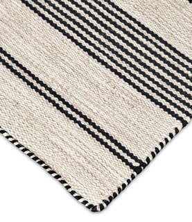 Black And White Outdoor Rug - Moura Black/White Indoor/Outdoor Area Rug in 2020 ... - Create an element of grace and elegance and explore our outdoor rugs.