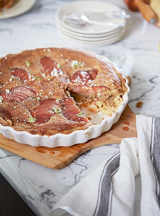 Simple white plates and linen napkins complement the tart’s rustic beauty.
