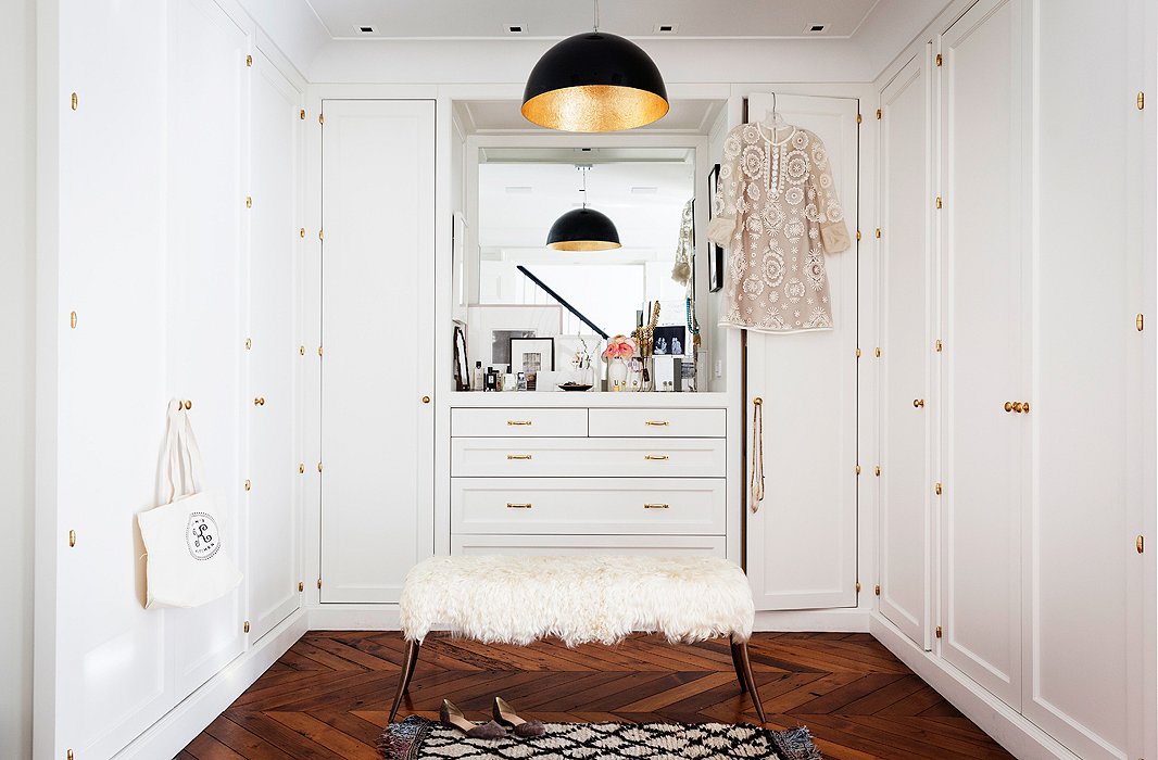 For her dressing room, Alison chose a black-and-white scheme, brightened by flashes of brass in the hardware and the lighting.
