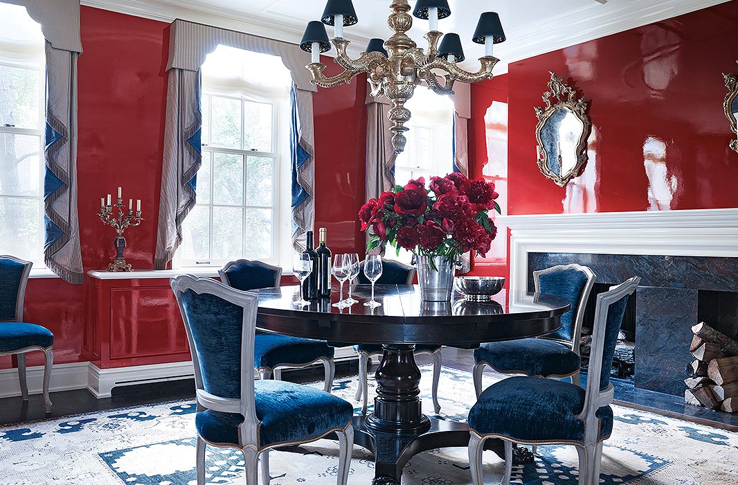 Not one to shy away from bold strokes, Celerie lacquered the walls of a sophisticated dining room in crimson red—a nod to legendary design doyenne Sister Parish.
