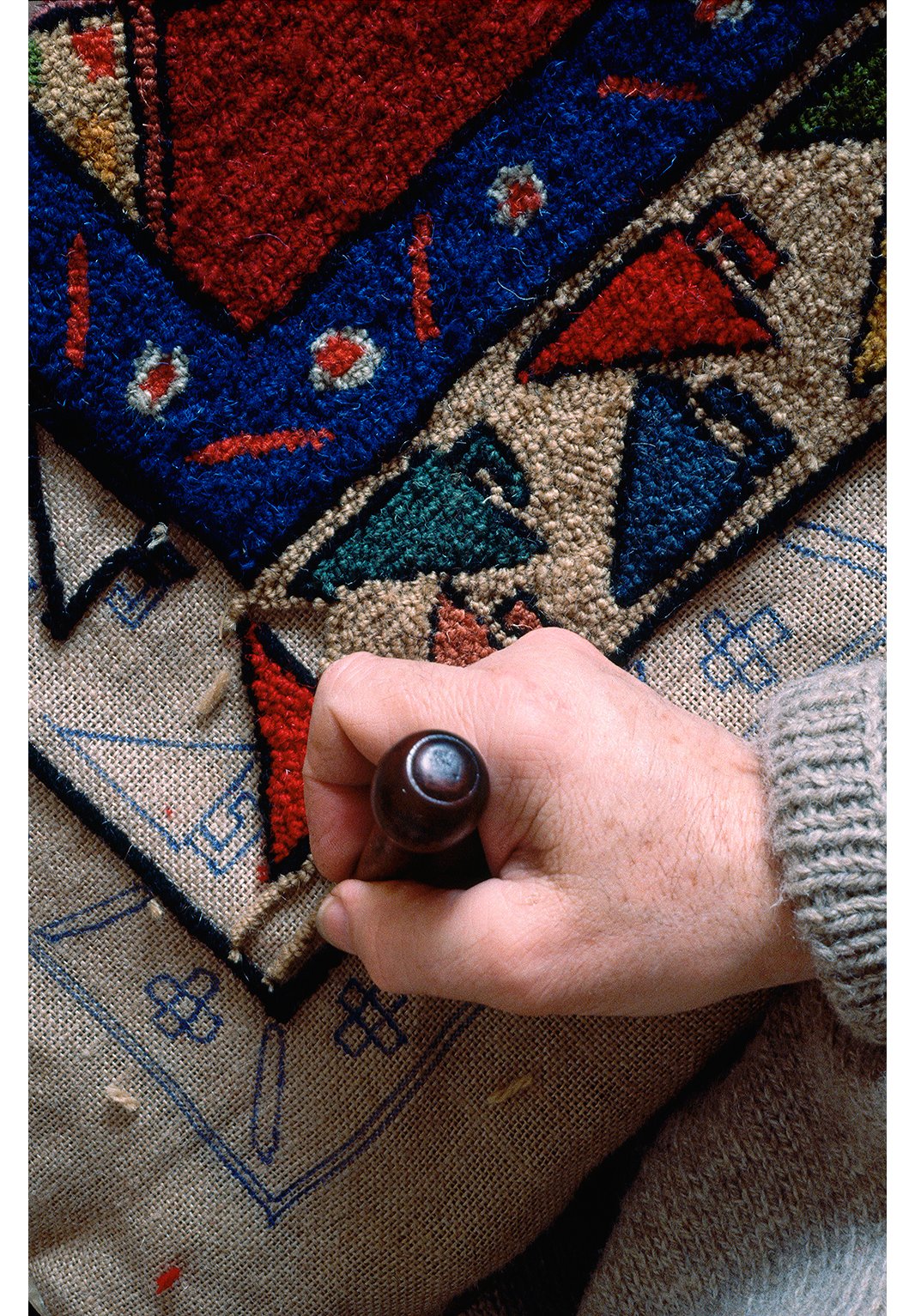 Hand-Knotted vs Hand-Woven Rug: What's the difference?