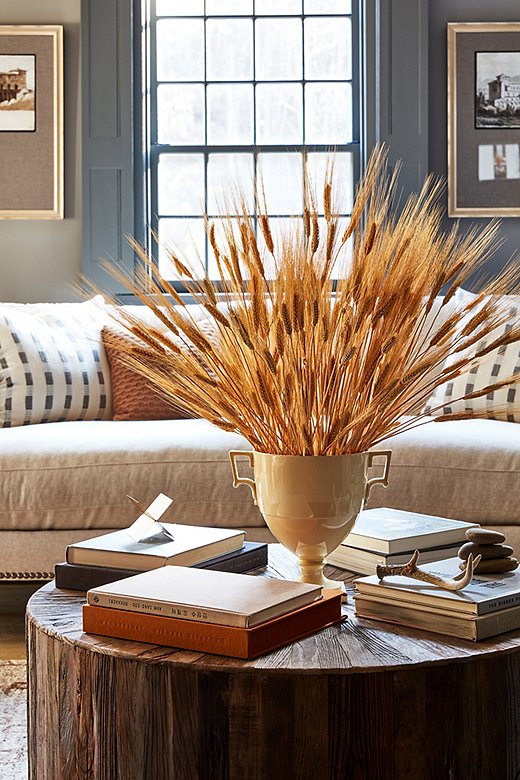 Although the rule of thumb is to keep things low across the visual plane, sometimes you just need to make a dramatic statement. Here, the tall wheat stems make for a stunning visual.
