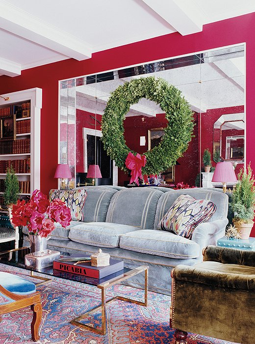 A grand-scale wreath and touches of hot pink (instead of red) are delightfully unexpected.
