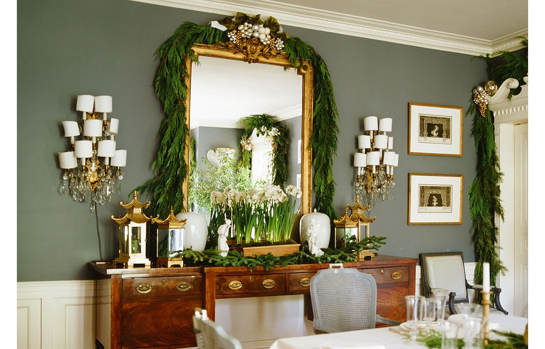 How To Decorate A Mirror Frame For Christmas