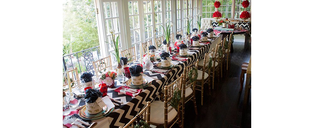 The full table, set and ready for guests to arrive!

