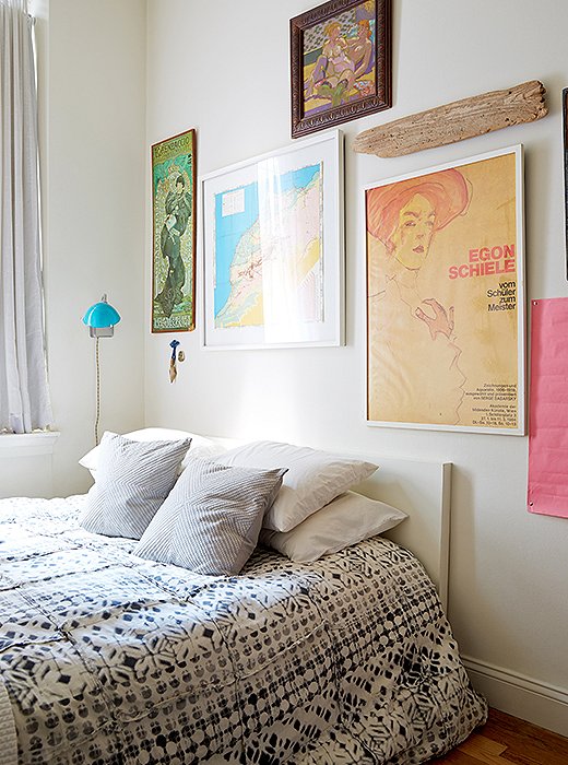 The items displayed above their bed have special meaning to the couple: Marlon found the piece of driftwood during his first trip to Montauk. The framed map of Morocco was one of Lisa’s flea market finds and foreshadowed where they would ultimately enjoy their honeymoon.
