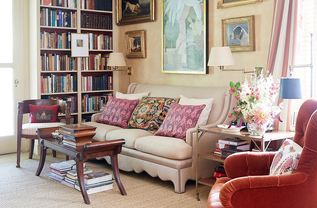 A warm palette and a wide range of textures and materials—linen, velvet, satin, sea grass, rough cotton, polished wood—create depth and interest in the library.
