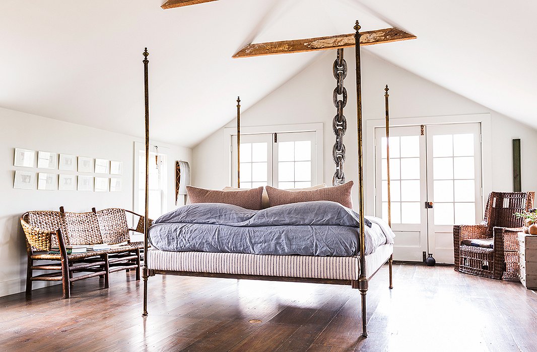 The master bedroom is simultaneously quiet and packed with drama. As for bed linens, “I think bedding should be very calm and serene and have nice textures rather than bold colors,” says Huniford.
