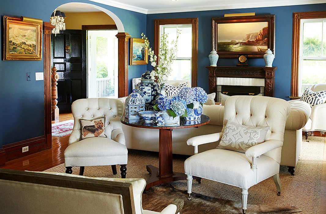 In the living room, a sampling of Delaney’s collection of antique chinoiserie pieces cluster artfully on an 18th-century English tilt-top table surrounded by tufted French linen chairs from English Country Antiques in Bridgehampton.

