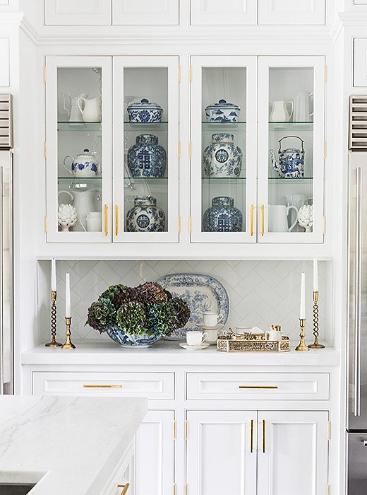 In the cabinets, Sue mixes everything from antique ironstone pitchers to items snagged at Target—the overarching theme is color, not precise eras or styles. 
