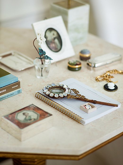 Suzanne’s eye for composing vignettes comes through at every turn, including this delicately arranged side table.
