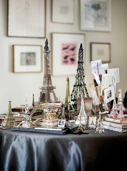 An avowed Francophile, Suzanne has amassed a collection of Eiffel Tower figurines over years of travel. Together they give pop and personality to the upstairs landing.
