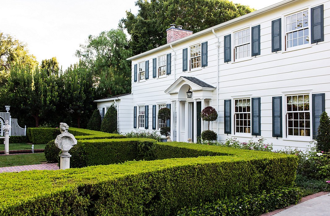 Classical busts on pillars set in fountains face each other across the front lawn. “I really love using plant materials as architecture.”
