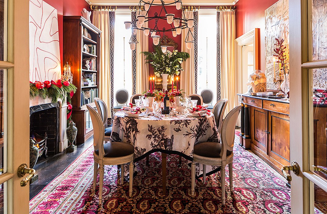 “I’m lucky to have a red dining room, so half the work is done,” laughs Alessandra of the heart of her home come Christmastime, where her Jansen dining chairs, antique Agra rug, and 1950s French chandelier are joined by lush, leafy greenery.
