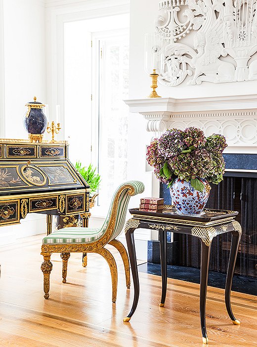 While graceful in its outlines, neoclassical furniture is often hyperdetailed in its ornamentation and features motifs such as acanthus leaves, garlands, and other naturalistic forms found in ancient Greek and Roman sculpture.
