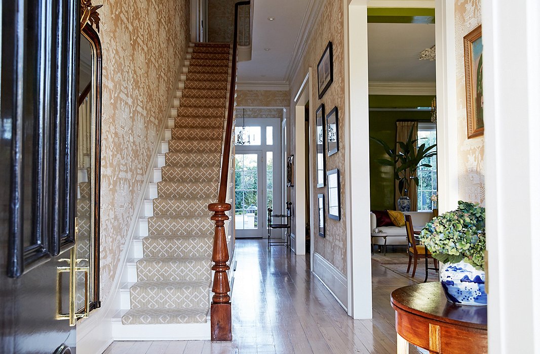This inviting entryway at the New Orleans home of Jane Scott Hodges lets good energy flow. Photo by Tony Vu.

