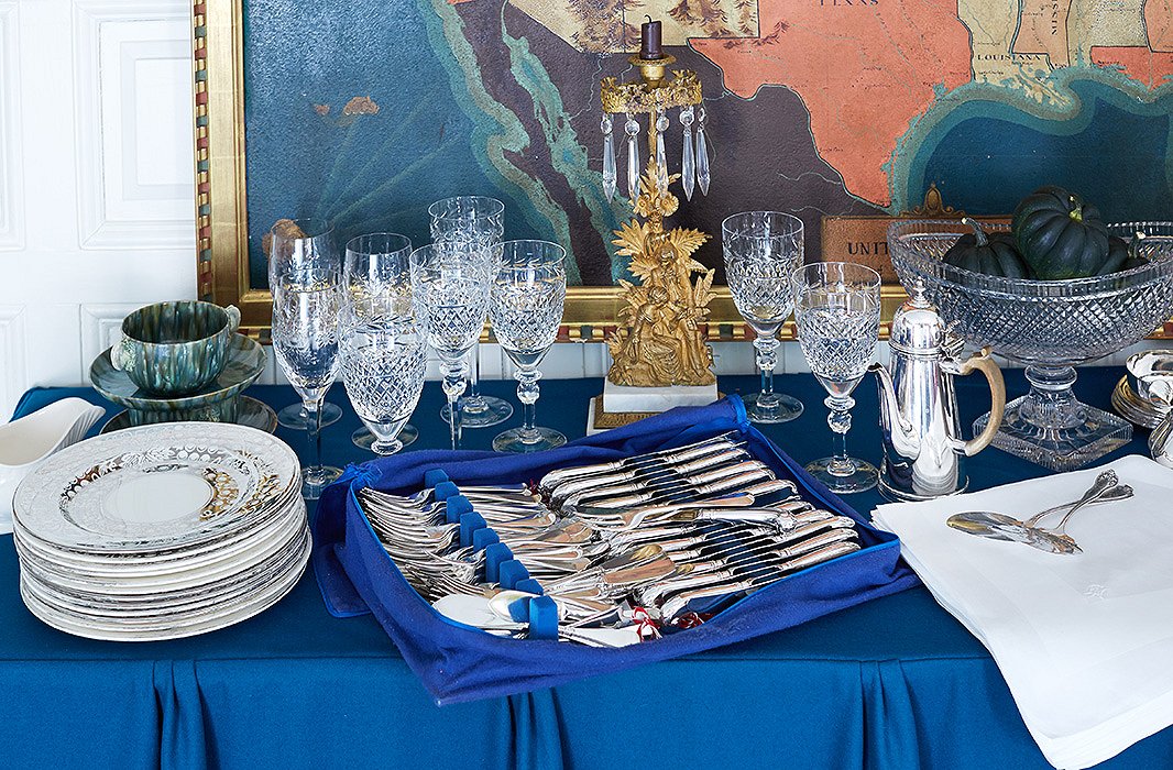 For formal dinners, of which there are many during the holidays, Jeffrey sets his tables with his collection of antique china, Georgian silver, and cut-crystal stemware.
