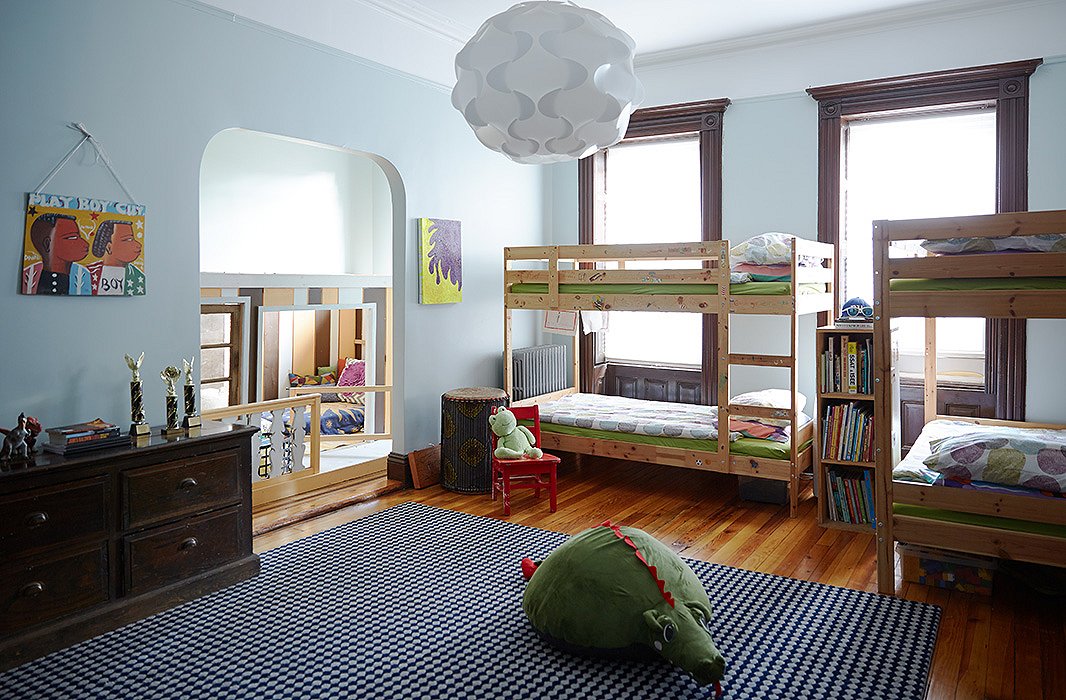 In the bedroom that Othello, Penel, and Cassius share, double bunks leave plenty of space for serious playing.
