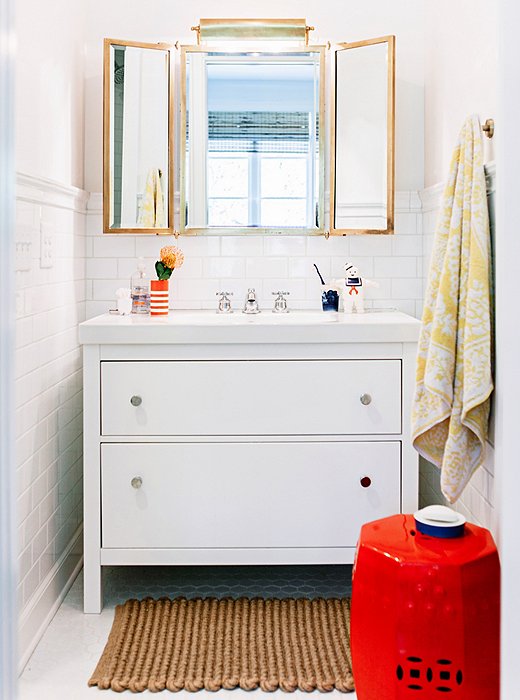 One red garden stool creates the major pop moment in the kids’ bathroom.
