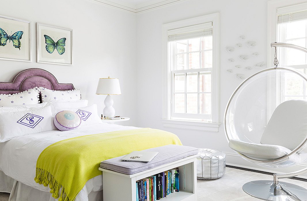 In the room of one of her daughters, a bubble chair adds a drop of wild style to the pared-down atmosphere. “She was very minimalist in what she wanted—white walls, no window treatments, no clutter.”
