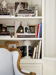 decorating bookshelves