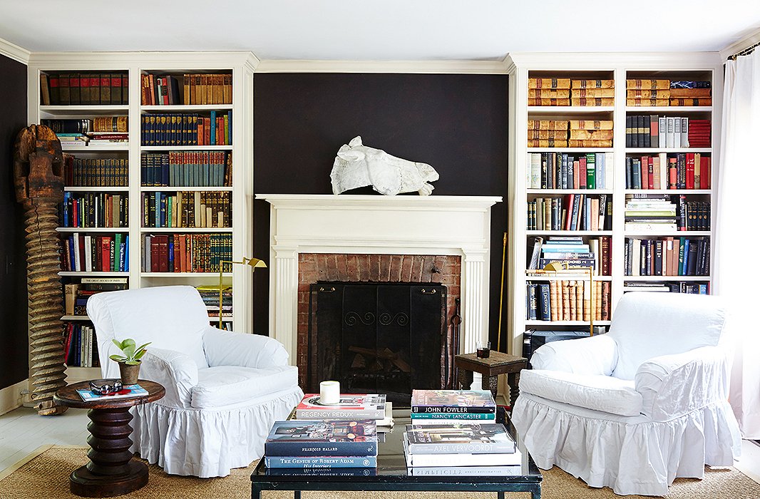 Dark walls highlight the light-colored objects in the room, including the horse-head sculpture on the mantel. Cast in plaster from the original at the Parthenon, it was at one time owned by the Metropolitan Museum of Art.
