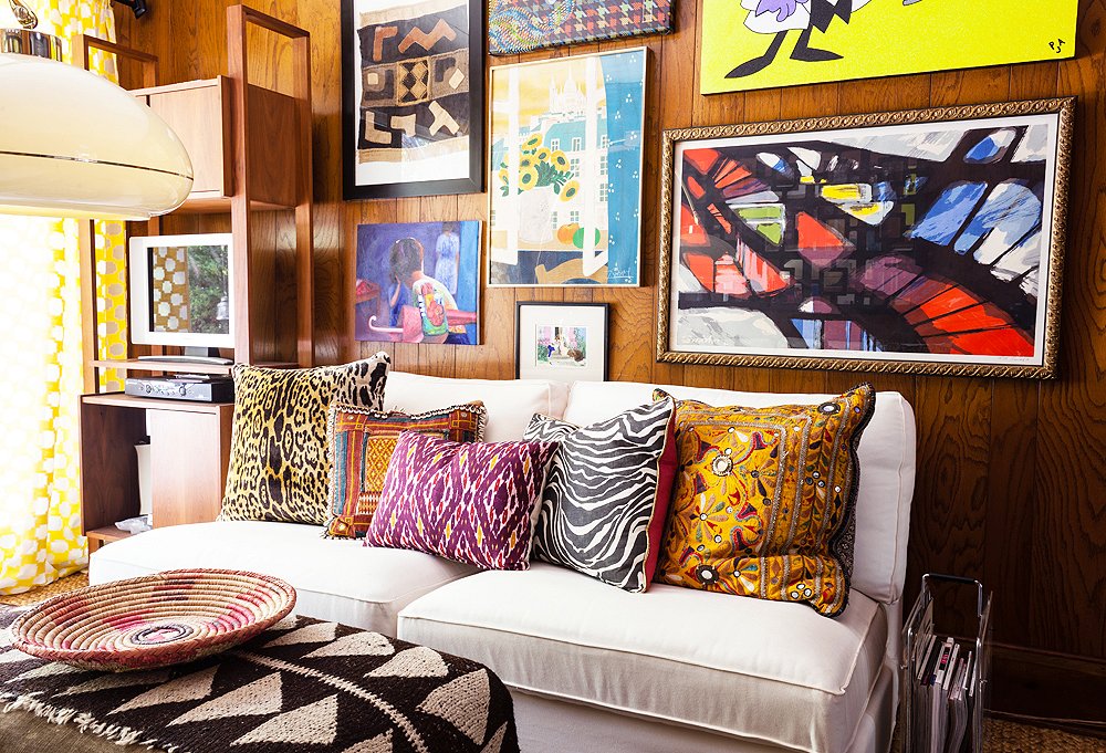 When entertaining, Kim and friends often ended up in the den, made extra cozy by vibrant art prints and patterns.  
